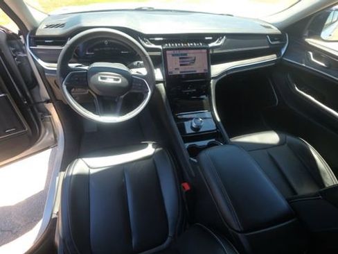 Used 2023 Jeep Grand Cherokee L Limited RWD image 18