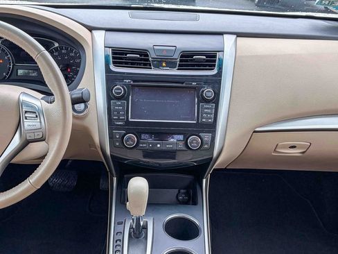 Used 2015 Nissan Altima 2.5 SV w/ Convenience Package FWD image 16