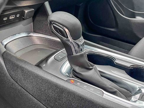 Used 2025 Chevrolet Malibu LT image 18