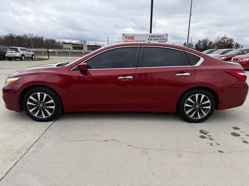 Used 2017 Nissan Altima 2.5 SV image 9