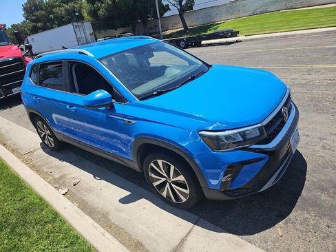 Used 2022 Volkswagen Taos SE FWD image 4