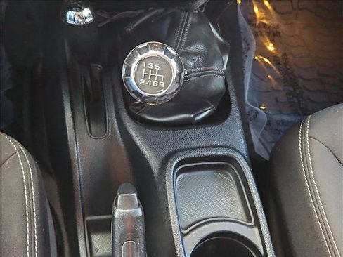 Used 2013 Jeep Wrangler Unlimited Rubicon w/ Connectivity Group AWD/4WD image 12
