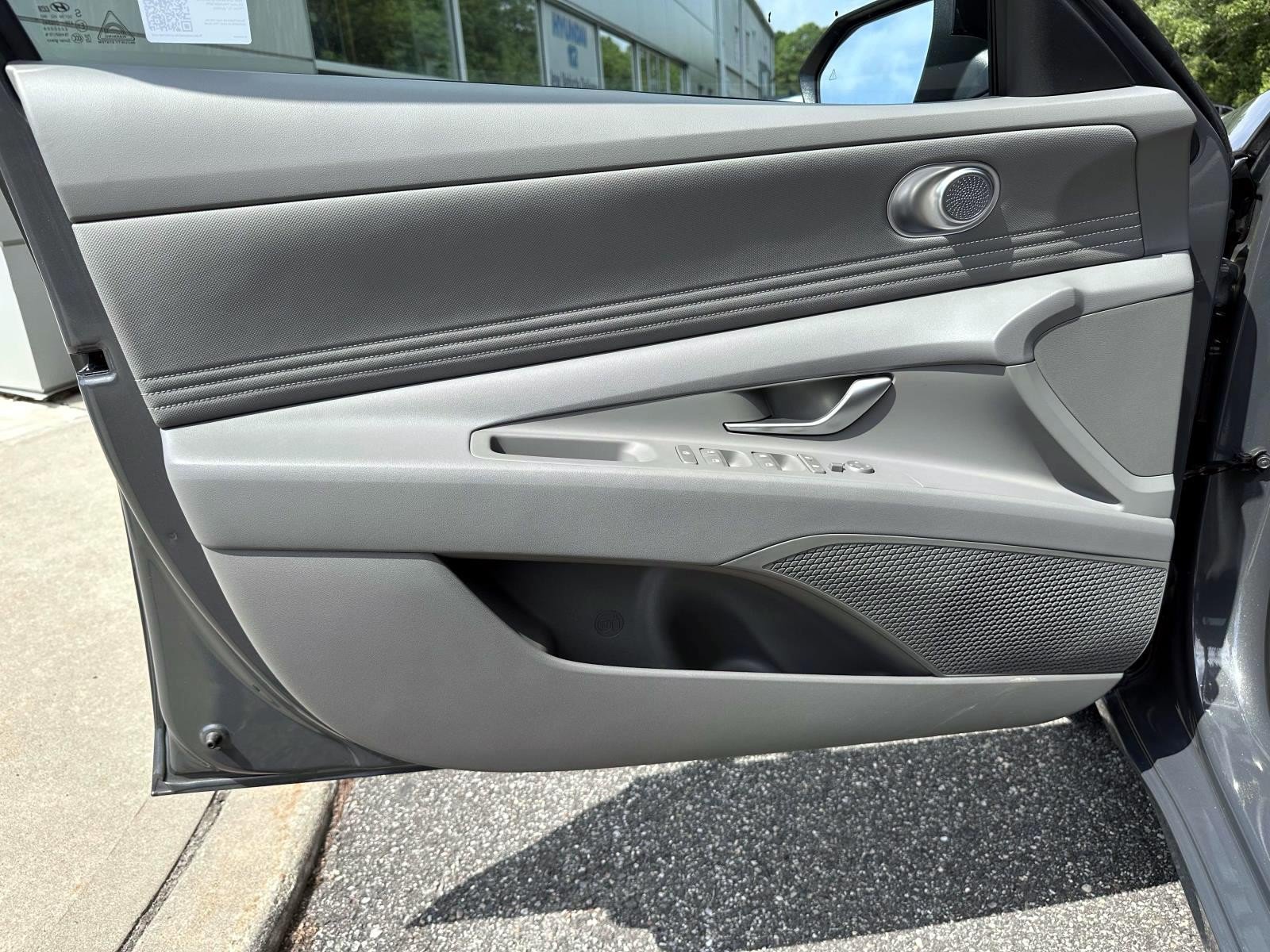 Used 2025 Hyundai Elantra Sport FWD image 8