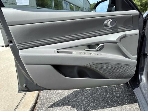 Used 2025 Hyundai Elantra Sport FWD image 8