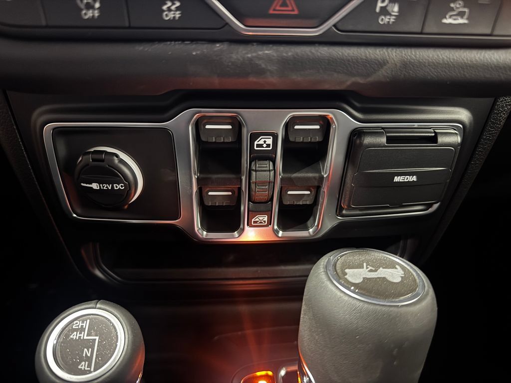 New 2026 Jeep Wrangler Unlimited Sahara AWD/4WD image 34