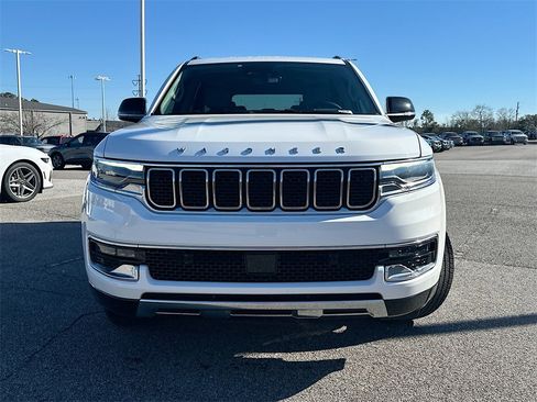 Used 2023 Jeep Wagoneer Series III w/ Preferred Equipment Group image 5