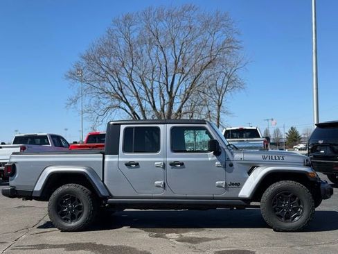 Used 2021 Jeep Gladiator Sport image 35