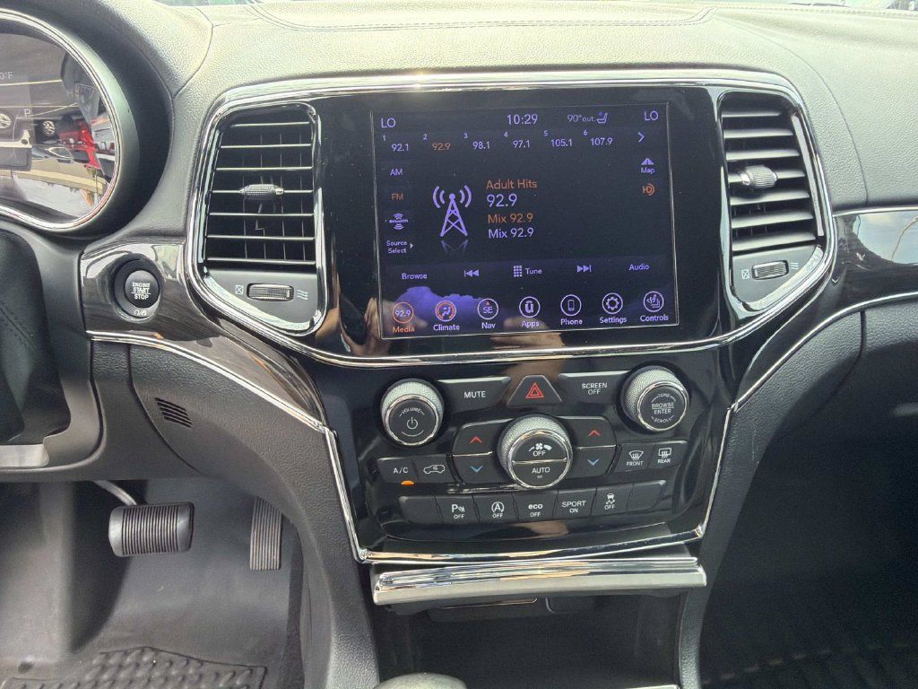 Used 2020 Jeep Grand Cherokee Overland AWD/4WD image 29