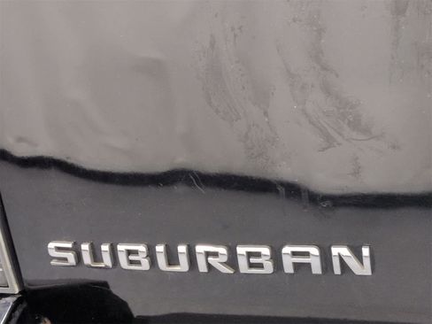 Used 2011 Chevrolet Suburban LT image 12