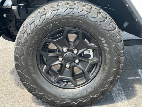 Used 2023 Jeep Wrangler Unlimited Rubicon 4xe AWD/4WD image 37