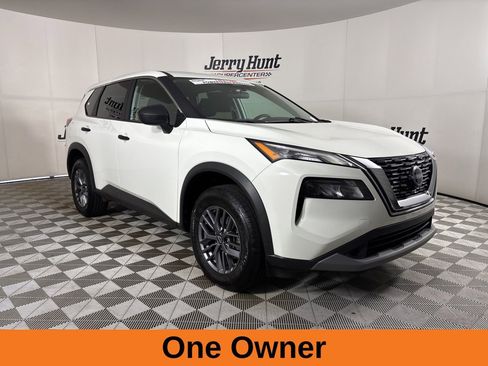 Used 2023 Nissan Rogue S image 4