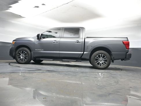 Used 2021 Nissan Titan SV w/ SV Convenience Package image 12