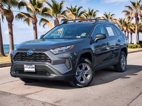 Used 2024 Toyota RAV4 LE AWD/4WD image 3