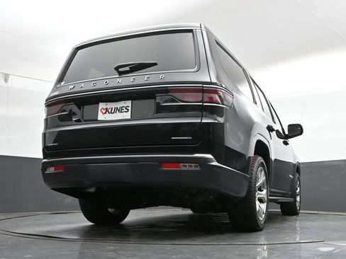 Used 2022 Jeep Wagoneer Series II AWD/4WD image 38