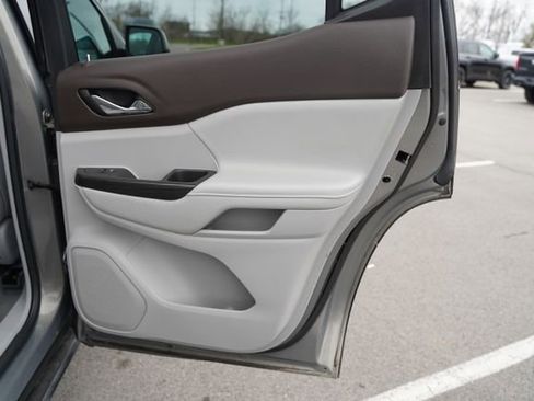 Used 2019 GMC Acadia SLT image 23