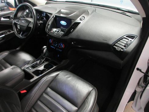 Used 2019 Ford Escape Titanium w/ U9j03 - Titanium Tow Package image 17