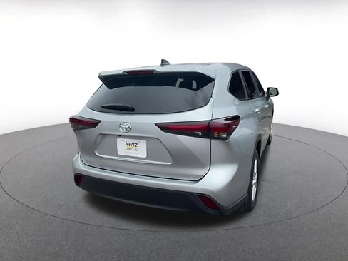 Used 2025 Toyota Highlander LE image 14