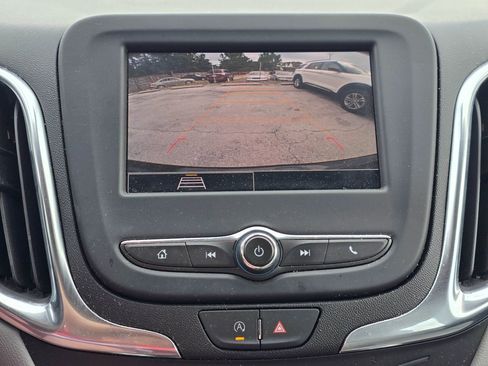 Used 2022 Chevrolet Equinox LS AWD/4WD image 17