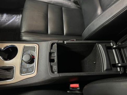 Certified 2017 Jeep Grand Cherokee Limited AWD/4WD image 29