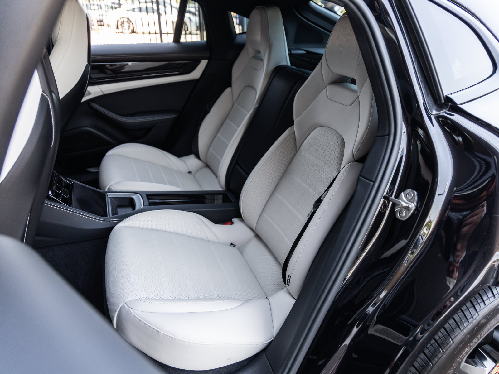 Certified 2024 Porsche Panamera RWD image 35