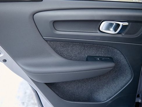 New 2026 Volvo XC40 B5 Ultra w/ Protection Package Premier image 19