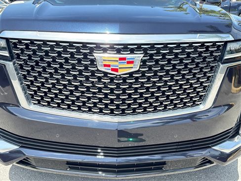 Used 2024 Cadillac Escalade Premium Luxury AWD/4WD image 15