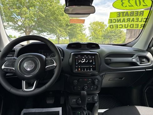 New 2023 Jeep Renegade Latitude image 13