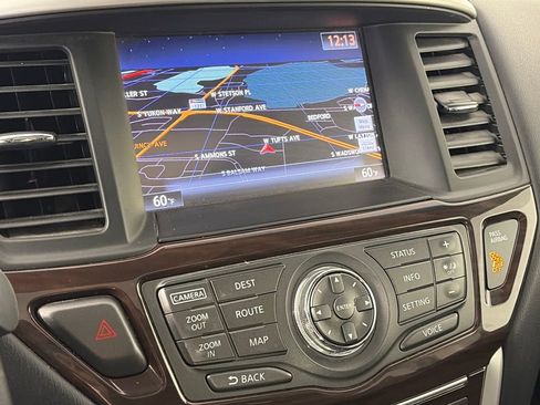 Used 2016 Nissan Pathfinder Platinum w/ Family Entertainment Package AWD/4WD image 19