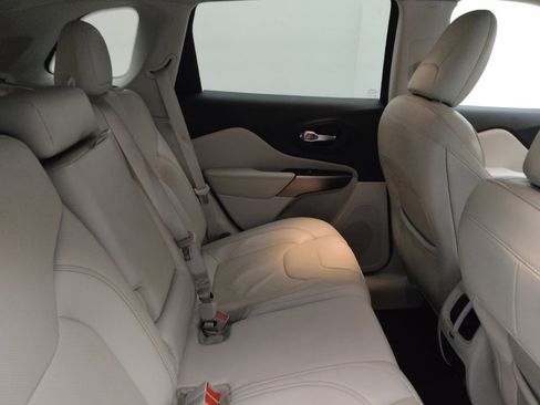 Used 2019 Jeep Cherokee Limited AWD/4WD image 19