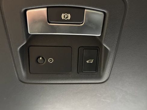 Used 2019 Land Rover Range Rover Velar R-Dynamic HSE image 14