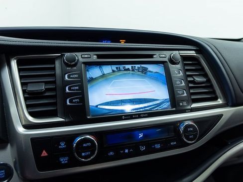 Used 2016 Toyota Highlander XLE image 18