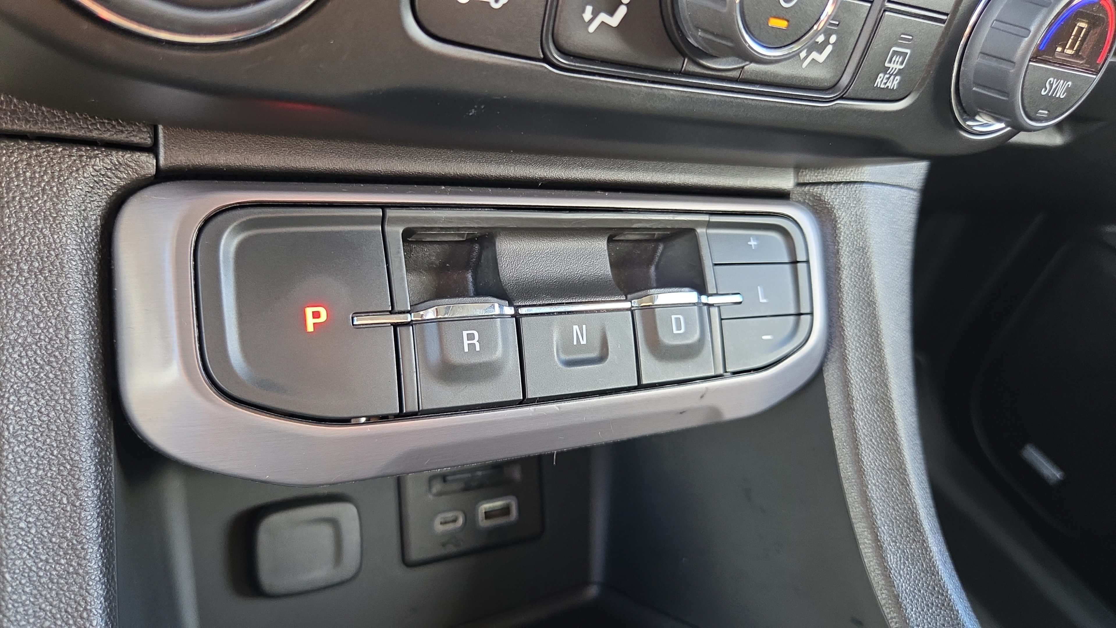 Certified 2023 GMC Acadia AT4 w/ Technology Package AWD/4WD image 22