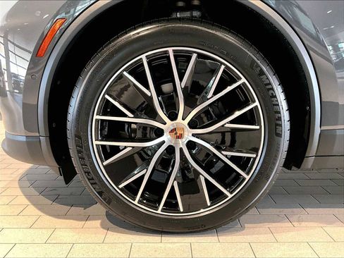 New 2026 Porsche Macan 4 Electric image 11