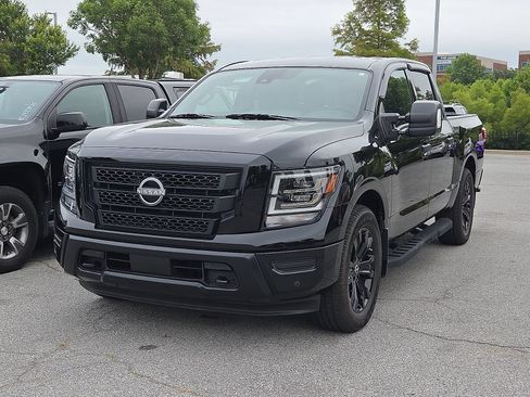 Used 2024 Nissan Titan SV w/ SV Convenience Package RWD image 2