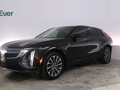 Used 2024 Cadillac Lyriq Sport AWD/4WD image 2