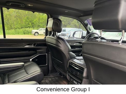 Used 2022 Jeep Wagoneer Series III w/ Premium Group I AWD/4WD image 14
