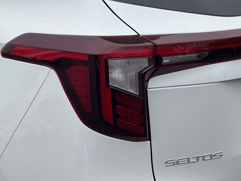 New 2026 Kia Seltos EX FWD image 10