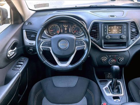 Used 2015 Jeep Cherokee Sport image 5