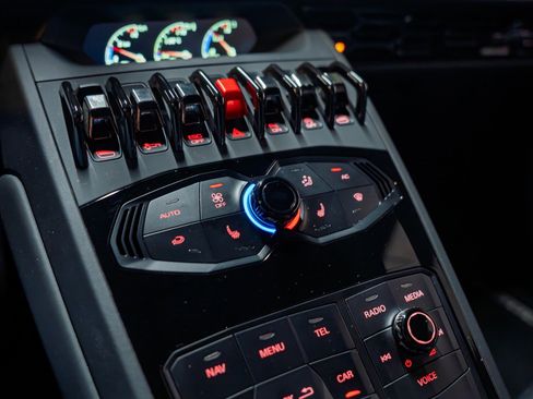 Used 2018 Lamborghini Huracan LP 580-2 image 32