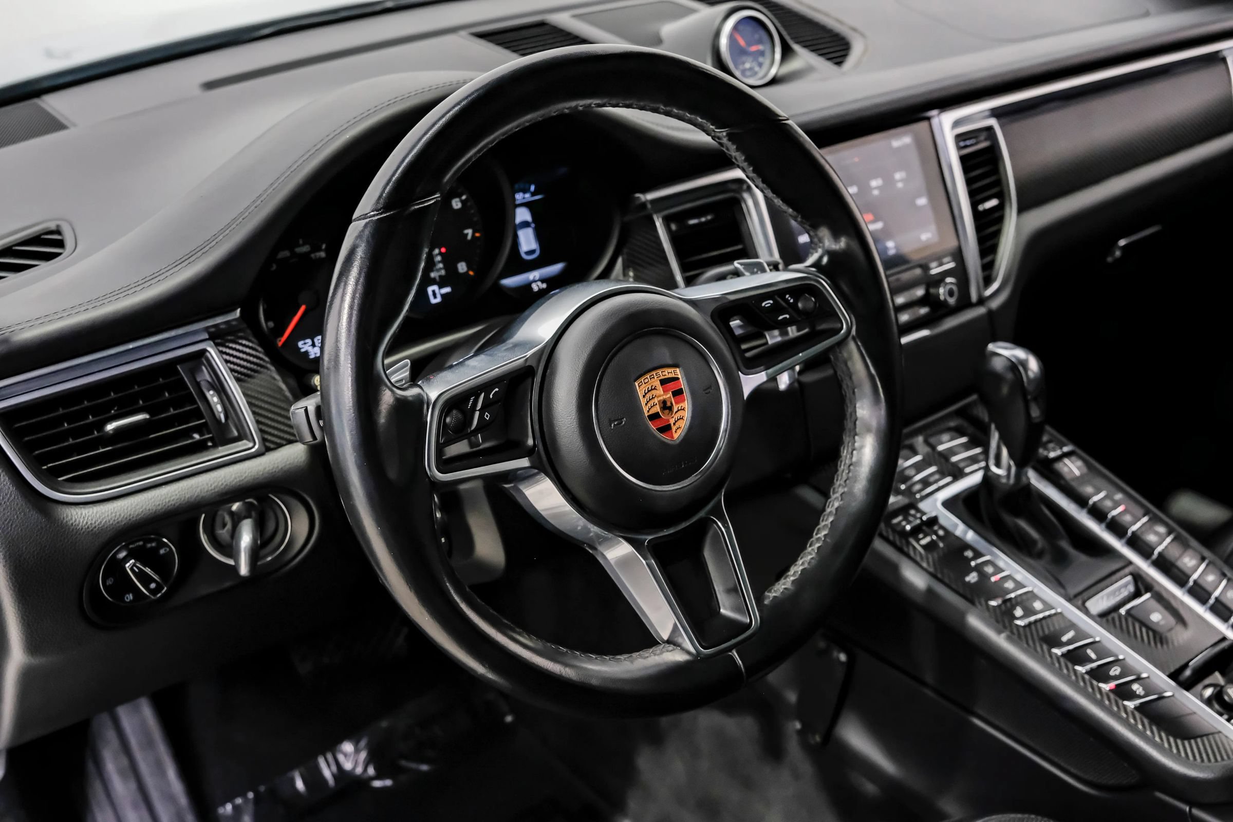 Used 2018 Porsche Macan GTS w/ Premium Package Plus AWD/4WD image 23