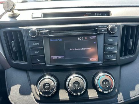 Used 2018 Toyota RAV4 LE w/ Carpet Mat Package FWD image 13