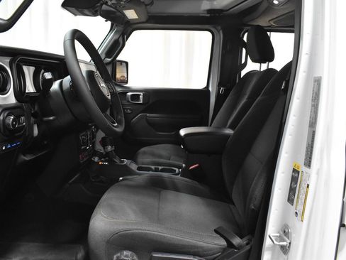 Used 2024 Jeep Wrangler Unlimited AWD/4WD image 3