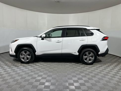 Used 2022 Toyota RAV4 XLE w/ Convenience Package AWD/4WD image 5