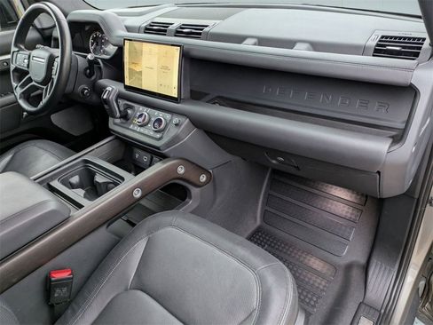 Used 2023 Land Rover Defender 130 X-Dynamic SE image 6