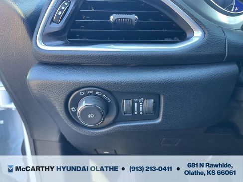 Used 2025 Chrysler Pacifica Limited FWD image 27