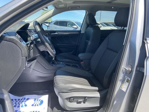 Used 2023 Volkswagen Tiguan SE w/ Panoramic Sunroof Package FWD image 22