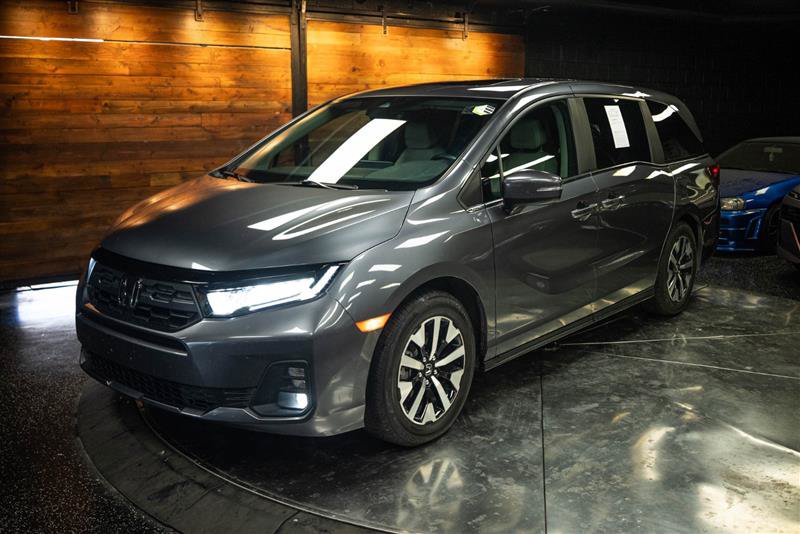 Used 2025 Honda Odyssey Touring image 2
