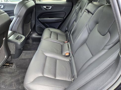 Used 2023 Volvo XC60 B5 Plus FWD image 12