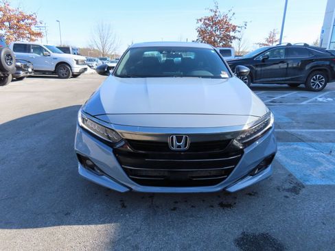 Used 2022 Honda Accord Sport image 2