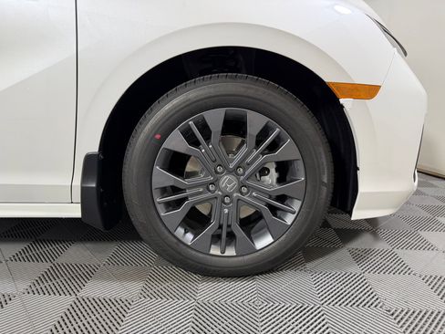 New 2026 Honda Odyssey Touring image 8